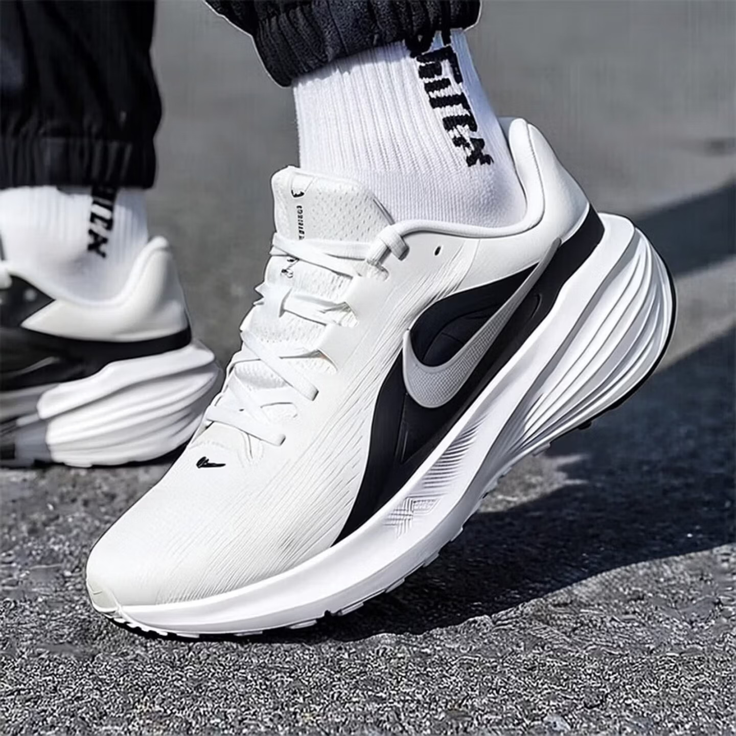 NIKE DOWNSHIFTER 14 Sepatu Lar - Lightweight Road Running Shoes ulasan dan harga