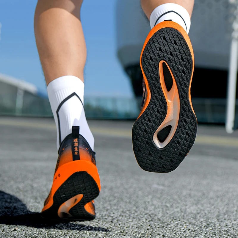 Sepatu Lari Pria dengan Sol Le - Reflective Night Running Shoes ulasan dan harga
