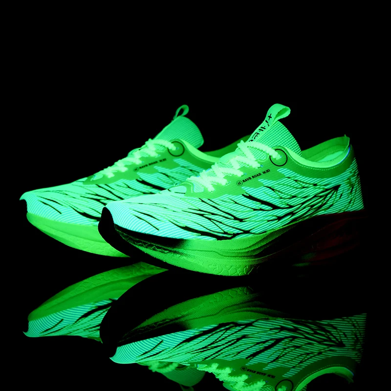 Sepatu Lari Pria dengan Sol Le - Reflective Night Running Shoes ulasan dan harga